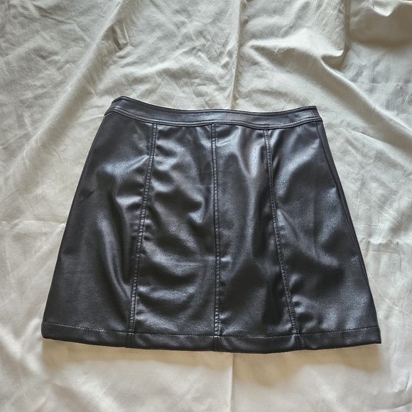 Black button front skirt - Picture 3 of 3